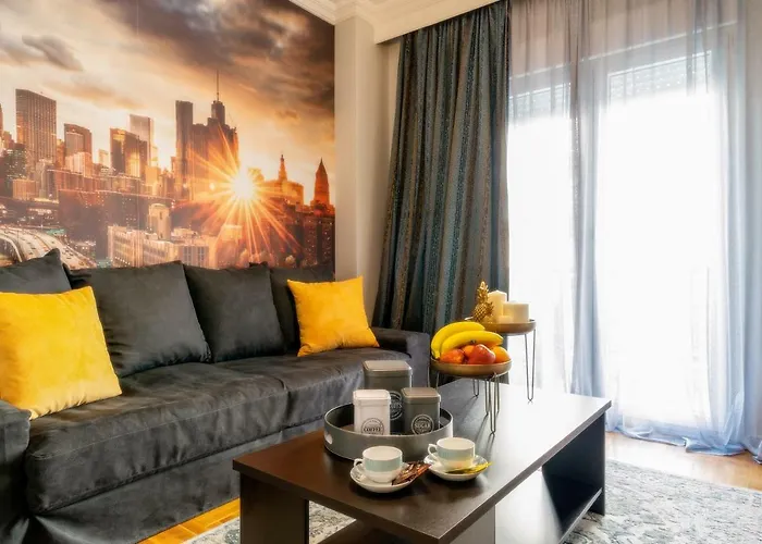 Corona Deluxe Apt.